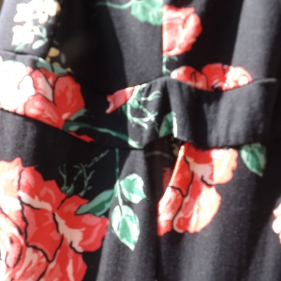 NWT Boscovs Black with floral print jump suit - Picture 3 of 6